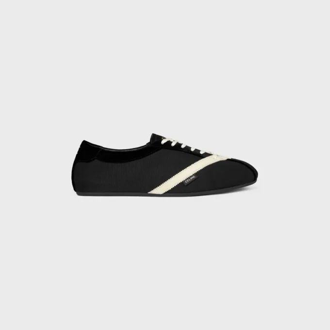 Der flache Sneaker aus Grosgrain, Samt, Ziegenveloursleder und Lammleder Der flache Sneaker aus Grosgrain, Samt, Ziegenveloursleder und Lammleder