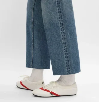 Der flache Sneaker aus Grosgrain, Samt, Ziegenveloursleder und Lammleder