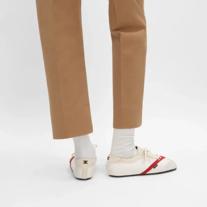 Der flache Sneaker aus Grosgrain, Samt, Ziegenveloursleder und Lammleder Der flache Sneaker aus Grosgrain, Samt, Ziegenveloursleder und Lammleder