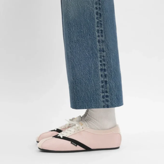 Der flache Sneaker aus Grosgrain, Samt, Ziegenveloursleder und Lammleder Der flache Sneaker aus Grosgrain, Samt, Ziegenveloursleder und Lammleder