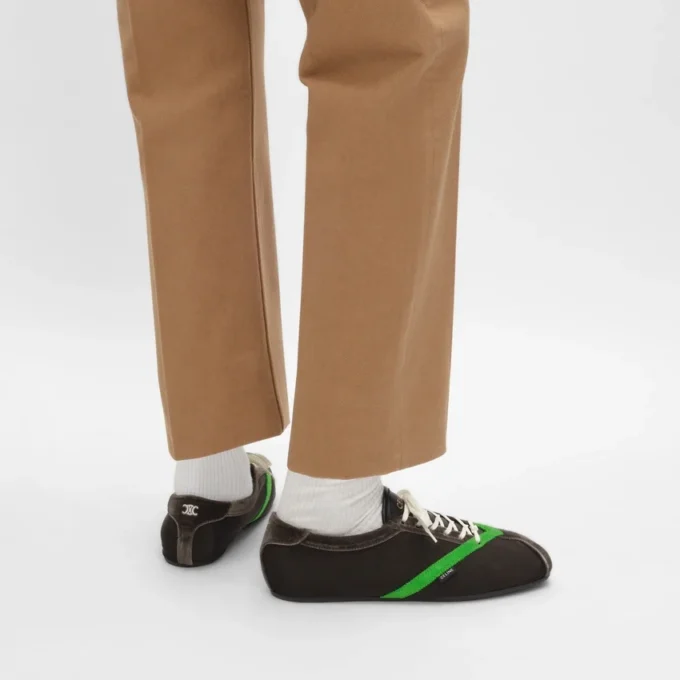 Der flache Sneaker aus Grosgrain, Samt, Ziegenveloursleder und Lammleder Der flache Sneaker aus Grosgrain, Samt, Ziegenveloursleder und Lammleder