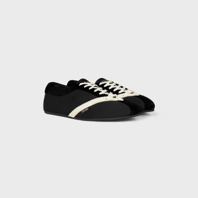 Der flache Sneaker aus Grosgrain, Samt, Ziegenveloursleder und Lammleder Der flache Sneaker aus Grosgrain, Samt, Ziegenveloursleder und Lammleder