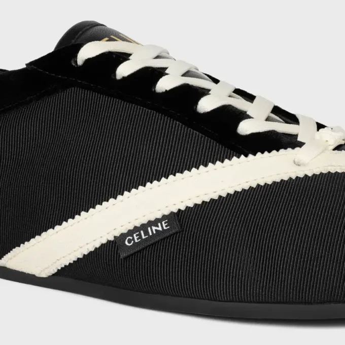 Der flache Sneaker aus Grosgrain, Samt, Ziegenveloursleder und Lammleder Der flache Sneaker aus Grosgrain, Samt, Ziegenveloursleder und Lammleder