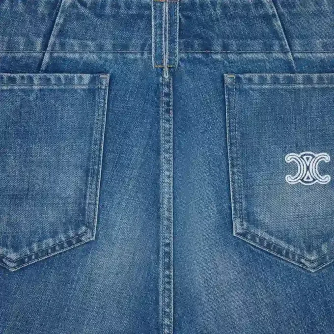 Flare-Jeans 002 aus leichtem Baumwoll-Denim