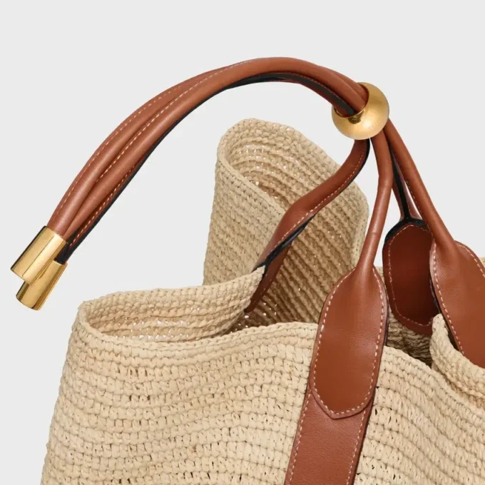 Große Beuteltasche aus Raffia und Kalbsleder Große Beuteltasche aus Raffia und Kalbsleder