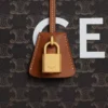 Große Reisetasche aus Triomphe Canvas mit CELINE-Print