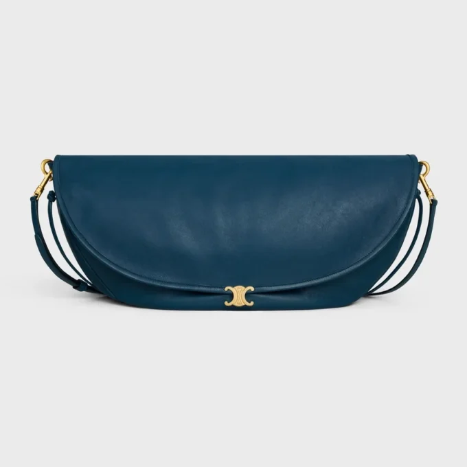Halbmondförmige Soft Triomphe Tasche aus geschmeidigem, glänzendem Lammleder Halbmondförmige Soft Triomphe Tasche aus geschmeidigem, glänzendem Lammleder
