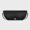 Halbmondförmige Soft Triomphe Tasche aus geschmeidigem, glänzendem Lammleder Halbmondförmige Soft Triomphe Tasche aus geschmeidigem, glänzendem Lammleder