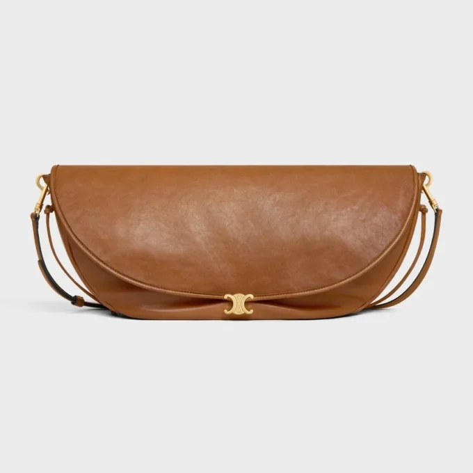 Halbmondförmige Soft Triomphe Tasche aus geschmeidigem, glänzendem Lammleder Halbmondförmige Soft Triomphe Tasche aus geschmeidigem, glänzendem Lammleder