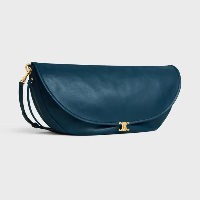 Halbmondförmige Soft Triomphe Tasche aus geschmeidigem, glänzendem Lammleder Halbmondförmige Soft Triomphe Tasche aus geschmeidigem, glänzendem Lammleder