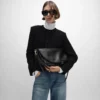 Halbmondförmige Soft Triomphe Tasche aus geschmeidigem, glänzendem Lammleder Halbmondförmige Soft Triomphe Tasche aus geschmeidigem, glänzendem Lammleder