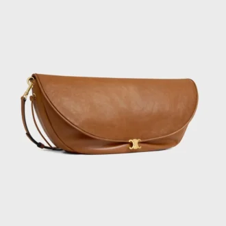 Halbmondförmige Soft Triomphe Tasche aus geschmeidigem, glänzendem Lammleder