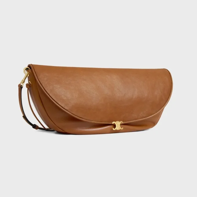 Halbmondförmige Soft Triomphe Tasche aus geschmeidigem, glänzendem Lammleder Halbmondförmige Soft Triomphe Tasche aus geschmeidigem, glänzendem Lammleder