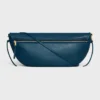 Halbmondförmige Soft Triomphe Tasche aus geschmeidigem, glänzendem Lammleder Halbmondförmige Soft Triomphe Tasche aus geschmeidigem, glänzendem Lammleder