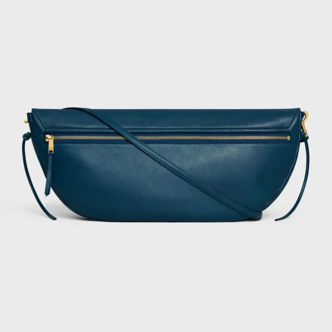 Halbmondförmige Soft Triomphe Tasche aus geschmeidigem, glänzendem Lammleder Halbmondförmige Soft Triomphe Tasche aus geschmeidigem, glänzendem Lammleder