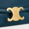 Halbmondförmige Soft Triomphe Tasche aus geschmeidigem, glänzendem Lammleder Halbmondförmige Soft Triomphe Tasche aus geschmeidigem, glänzendem Lammleder