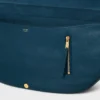 Halbmondförmige Soft Triomphe Tasche aus geschmeidigem, glänzendem Lammleder Halbmondförmige Soft Triomphe Tasche aus geschmeidigem, glänzendem Lammleder