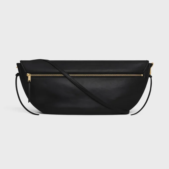 Halbmondförmige Soft Triomphe Tasche aus geschmeidigem, glänzendem Lammleder Halbmondförmige Soft Triomphe Tasche aus geschmeidigem, glänzendem Lammleder
