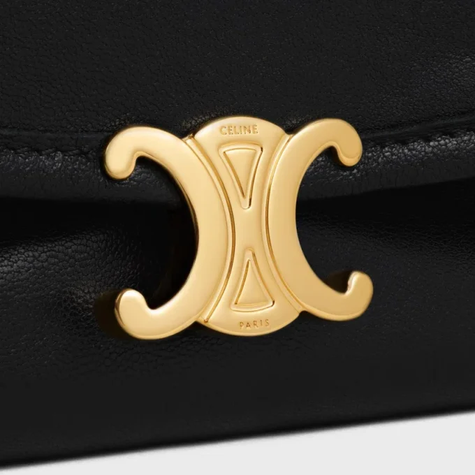 Halbmondförmige Soft Triomphe Tasche aus geschmeidigem, glänzendem Lammleder Halbmondförmige Soft Triomphe Tasche aus geschmeidigem, glänzendem Lammleder