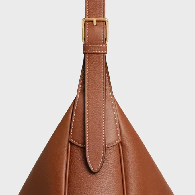 HeloïSe-Tasche in mittlerer Größe aus geschmeidigem genarbtem Kalbsleder HeloïSe-Tasche in mittlerer Größe aus geschmeidigem genarbtem Kalbsleder