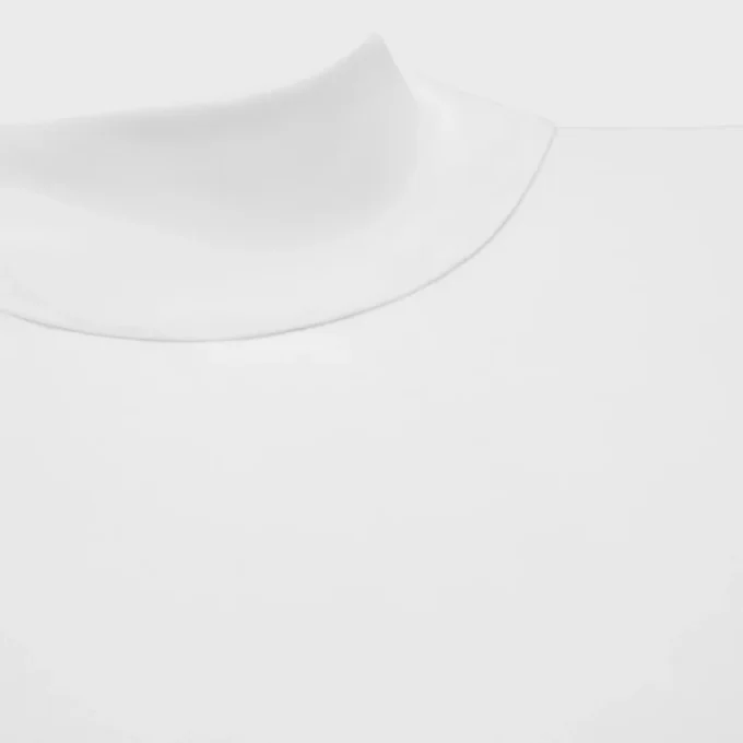 Hochgeschlossenes Oberteil aus sportlichem Baumwolljersey Hochgeschlossenes Oberteil aus sportlichem Baumwolljersey