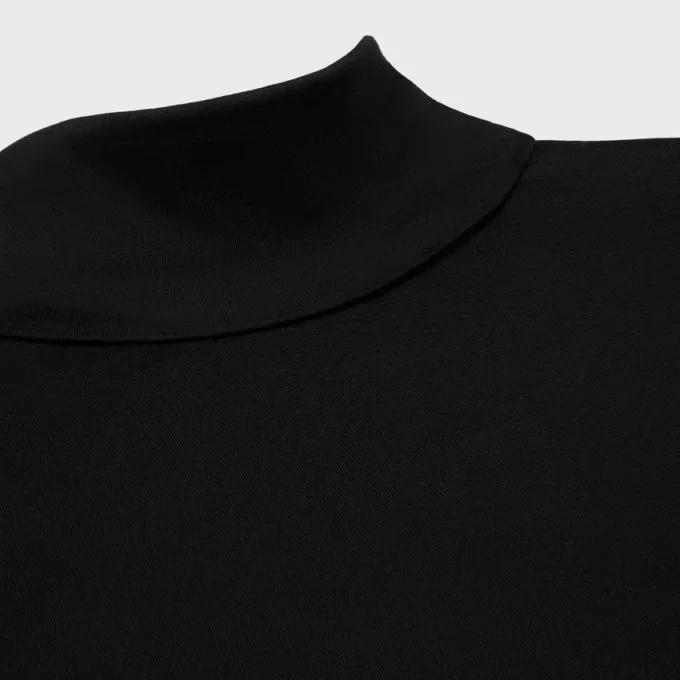 Hochgeschlossenes Oberteil aus sportlichem Baumwolljersey Hochgeschlossenes Oberteil aus sportlichem Baumwolljersey