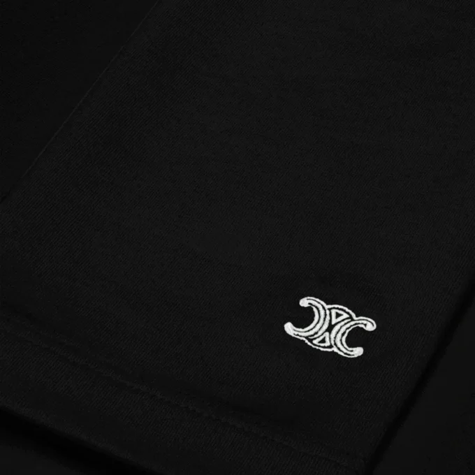 Hochgeschlossenes Oberteil aus sportlichem Baumwolljersey Hochgeschlossenes Oberteil aus sportlichem Baumwolljersey