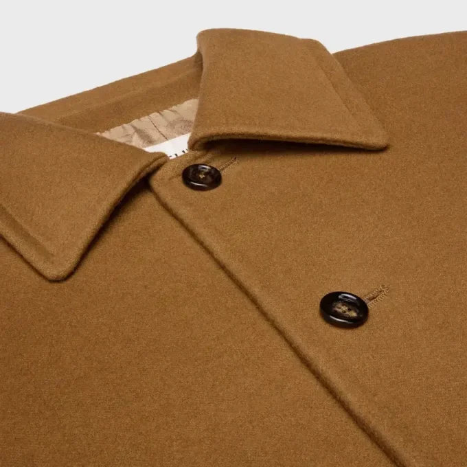 Jacke aus doppelseitiger Wolle und Kaschmir Jacke aus doppelseitiger Wolle und Kaschmir