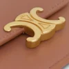 Kartenetui mit Klappe Triomphe aus glänzendem Kalbsleder Kartenetui mit Klappe Triomphe aus glänzendem Kalbsleder