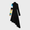 Kleid aus doppelseitiger Viskose Kleid aus doppelseitiger Viskose