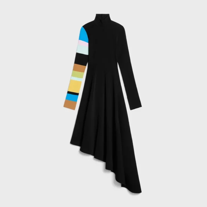 Kleid aus doppelseitiger Viskose Kleid aus doppelseitiger Viskose