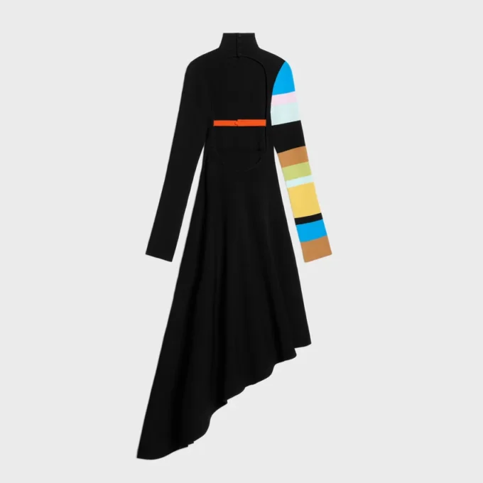 Kleid aus doppelseitiger Viskose Kleid aus doppelseitiger Viskose