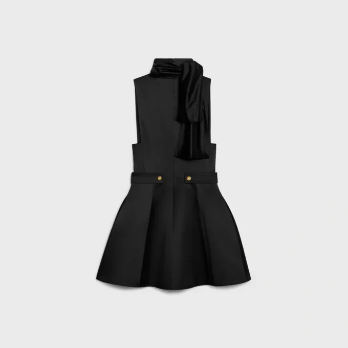 Kleid aus Seide Kleid aus Seide
