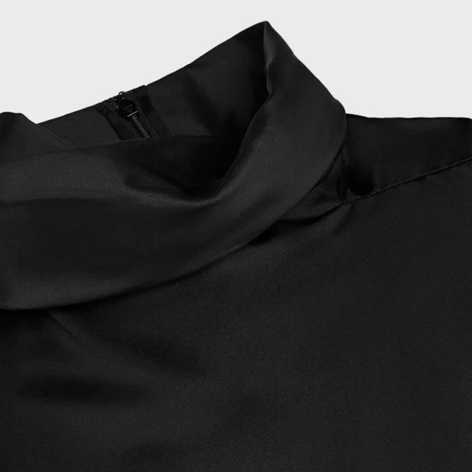 Kleid aus Seide Kleid aus Seide