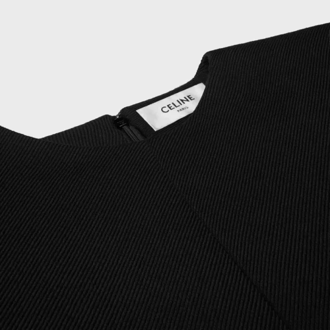 Kleid aus Tricotine-Wolle Kleid aus Tricotine-Wolle