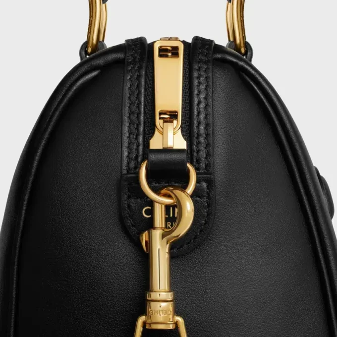 Kleine Boston-Tasche aus glattem Kalbsleder