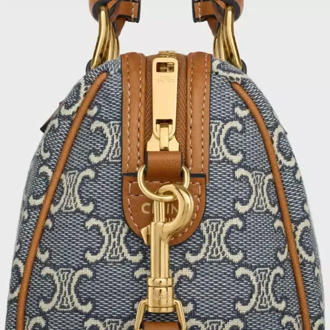 Kleine Boston-Tasche aus Triomphe-Jacquard und Kalbsleder