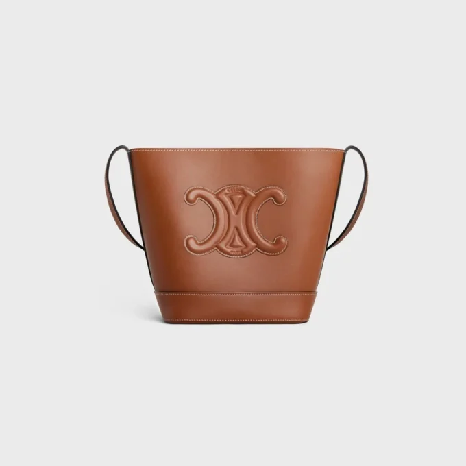 Kleine Cuir Triomphe-Beuteltasche aus glattem Kalbsleder Kleine Cuir Triomphe-Beuteltasche aus glattem Kalbsleder