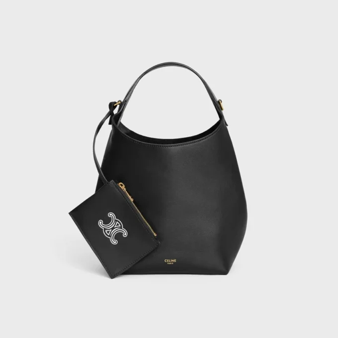 Kleine Hobo-Tasche aus geschmeidigem, glattem Kalbsleder Kleine Hobo-Tasche aus geschmeidigem, glattem Kalbsleder
