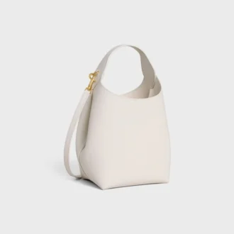 Kleine Hobo-Tasche aus geschmeidigem, glattem Kalbsleder