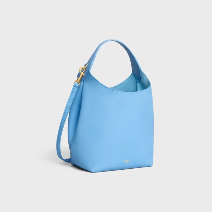 Kleine Hobo-Tasche aus geschmeidigem, glattem Kalbsleder Kleine Hobo-Tasche aus geschmeidigem, glattem Kalbsleder