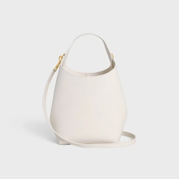 Kleine Hobo-Tasche aus geschmeidigem, glattem Kalbsleder Kleine Hobo-Tasche aus geschmeidigem, glattem Kalbsleder