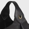 Kleine Hobo-Tasche aus geschmeidigem, glattem Kalbsleder Kleine Hobo-Tasche aus geschmeidigem, glattem Kalbsleder