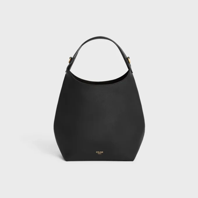 Kleine Hobo-Tasche aus geschmeidigem, glattem Kalbsleder Kleine Hobo-Tasche aus geschmeidigem, glattem Kalbsleder