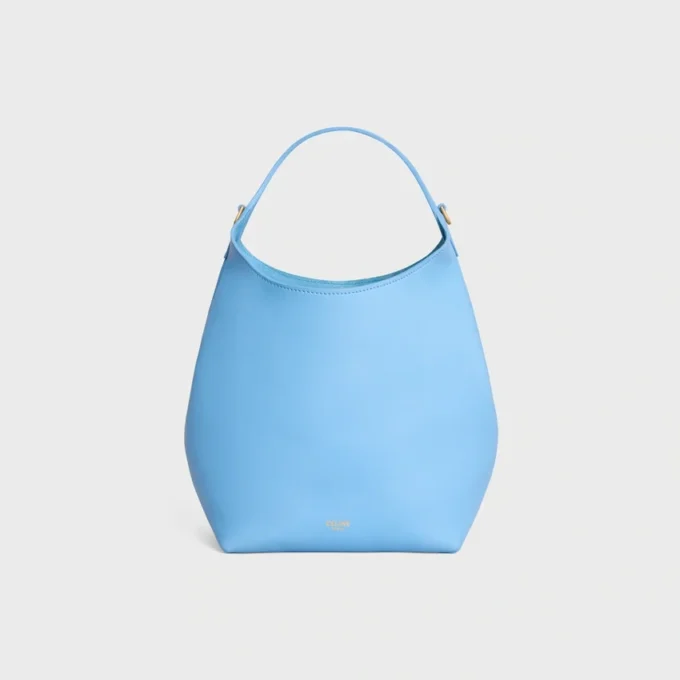 Kleine Hobo-Tasche aus geschmeidigem, glattem Kalbsleder Kleine Hobo-Tasche aus geschmeidigem, glattem Kalbsleder