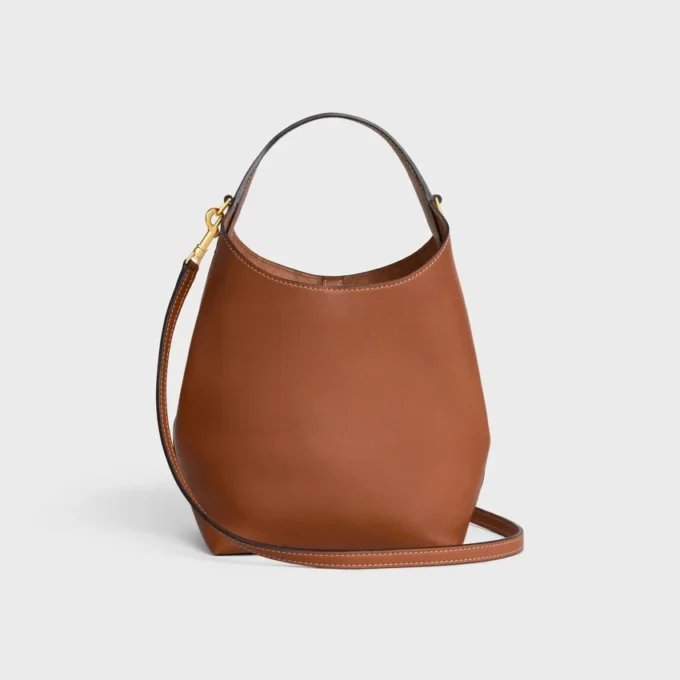 Kleine Hobo-Tasche aus geschmeidigem, glattem Kalbsleder Kleine Hobo-Tasche aus geschmeidigem, glattem Kalbsleder