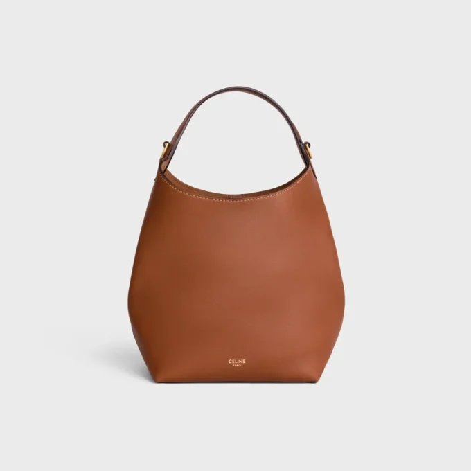 Kleine Hobo-Tasche aus geschmeidigem, glattem Kalbsleder Kleine Hobo-Tasche aus geschmeidigem, glattem Kalbsleder