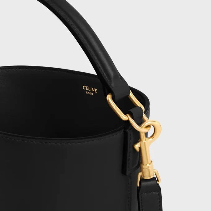 Kleine Louise-Beuteltasche aus glattem Kalbsleder