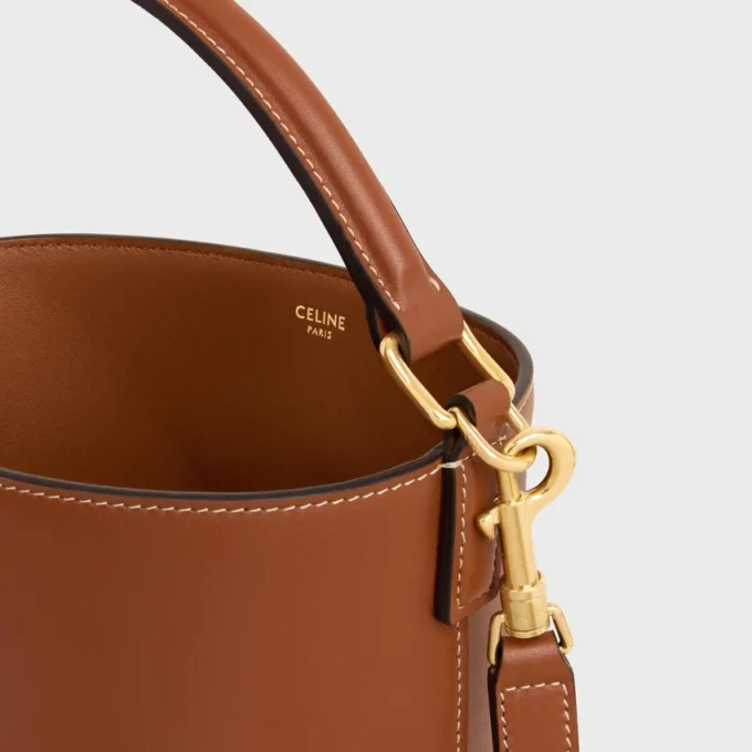 Kleine Louise-Beuteltasche aus glattem Kalbsleder