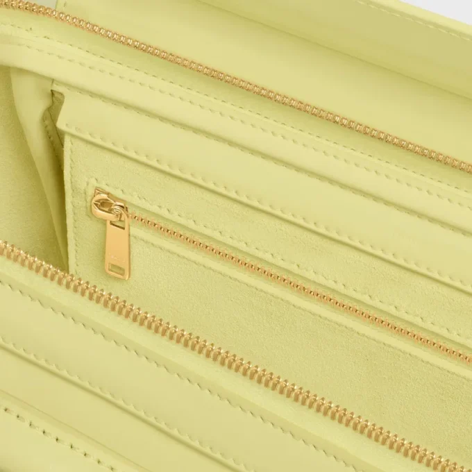 Kleine Luggage aus geschmeidigem, glänzendem Lammleder Kleine Luggage aus geschmeidigem, glänzendem Lammleder